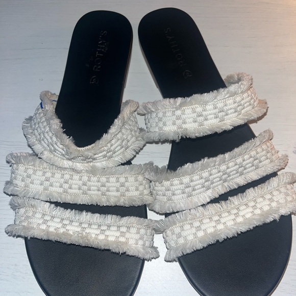 Rothy’s seashell fringe sandals - Picture 3 of 4